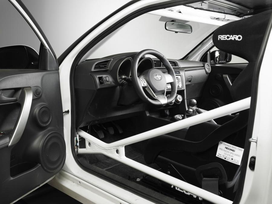 Интерьер Scion tC by Dynamic 2011 года  (фото 6 из 7)